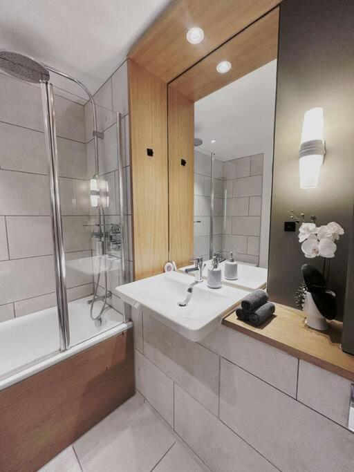Superb Luxury 1bed Apartment *